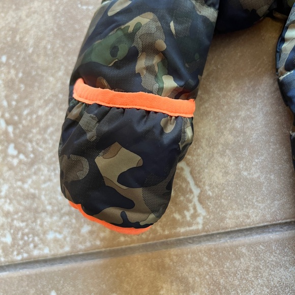 Nike Camo and Hunter Orange Baby Puffer Snowsuit Onesie 6M - Picture 4 of 7